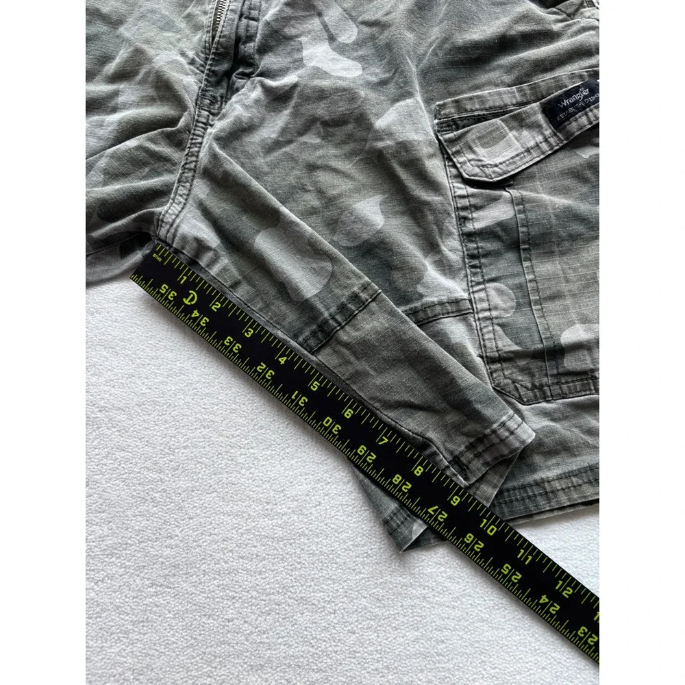 Wrangler Cargo Shorts Mens 38 Grey Camo Relaxed Fit Stretch Ripstop Utility